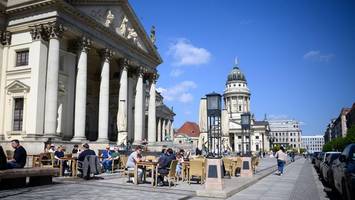 „Genauso wie Paris“: Steffen Krach will Miniparks am Gendarmenmarkt und Alex