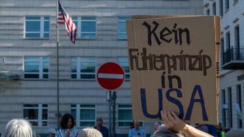 250 Jahre USA: Amerikaner planen Protest vor Berliner US-Botschaft