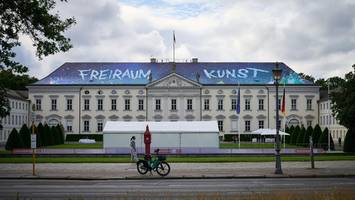 Schloss Bellevue: Zehntausende Menschen strömen zur Kunstausstellung