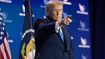 „Iran hat um Treffen gebeten“: Trump kündigt Verhandlungen am Dienstag in Doha an