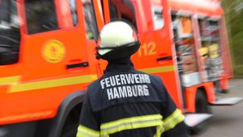 Brand in Wohnhaus nahe dem U-Bahnhof Feldstraße – eine Person verletzt