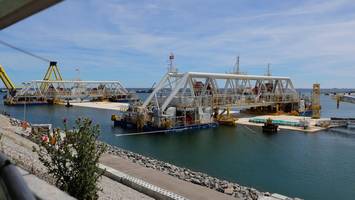 fortschritt auf fehmarnbelt-baustelle: zweites tunnel-element abgesenkt