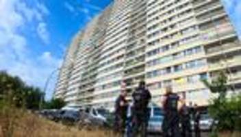 duisburg: stadt führt meldekontrollen am «weißen riesen» durch