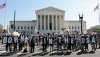 Geburtsrechtprinzip : Supreme Court stoppt Trumps Einschränkungen bei Staatsangehörigkeit