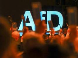 bericht des verfassungsschutzes: großer teil der afd-mitglieder soll rechtsextrem sein