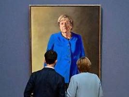 Da häng' ich dann eben: Angela Merkel enthüllt ihr Porträt für die Ahnengalerie des Kanzleramts