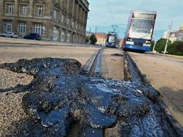 Tagelange Hitzeschäden: Leipziger sollen Straßenbahngleise freikratzen