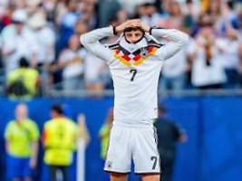 zweimal reingeschissen: dfb-star bittet um entschuldigung