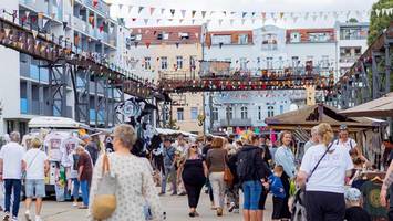 dieses volksfest am ufer der spree in berlin wird so langsam zur tradition