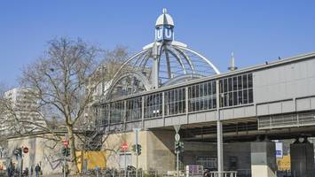 bvg gibt u-bahnhof nollendorfplatz einen besonderen namenszusatz