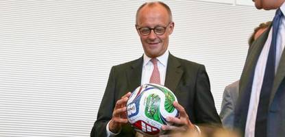 fußball-wm 2026: friedrich merz tröstet dfb-team und erntet spott