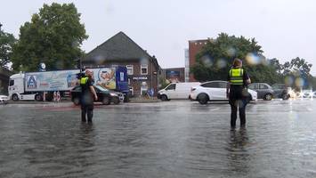 plötzlicher wolkenbruch setzt hamburger süden teilweise unter wasser