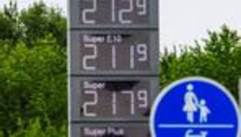 Mobilitätskosten: Spritpreise ziehen mit dem Ende des Tankrabatts kräftig an