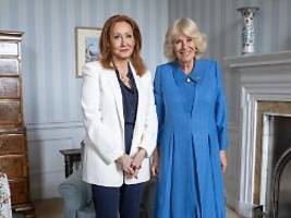 Königin der Transphoben: Königin Camilla zieht mit Rowling-Treffen Zorn auf sich