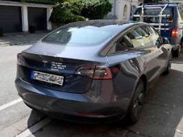 neuzulassungen legen deutlich zu: tesla gelingt in europa der weg aus dem jammertal