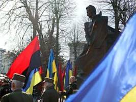 Trotz Ärger mit Polen: Ukraine will umstrittene Helden-Gedenkstätte in Kiew errichten