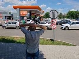 Umfragen zeigen Unzufriedenheit: Putins Rückhalt geht der Sprit aus