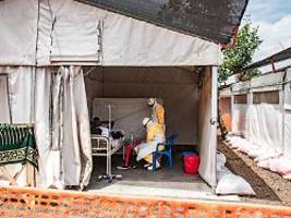 Wollten Beisetzung verhindern: Anwohner brennen Ebola-Zentrum im Kongo nieder