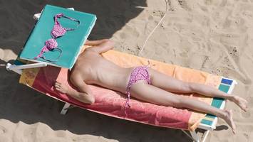 frau sonnt sich in italien oben ohne – und wehrt sich gegen 100 euro strafe