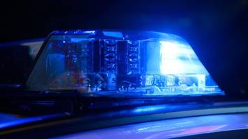 Schwerer Unfall auf Hohenzollerndamm: Auto überschlägt sich – Stau an der A100