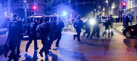 gewalt gegen polizisten erreicht in bayern neuen rekordwert – augsburg bleibt gefährlichste stadt