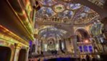 Ben Becker spricht den Michel: Magische Lichtshow «Luminiscence» erleuchtet den Michel