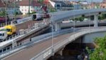 Lebensader für viele Pendler: Endlich freie Fahrt: Schluss mit Verkehrs-Nadelöhr am Rhein