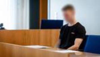Unfall mit drei Toten: Tödliche Kollision mit Tempo 150? 33-Jähriger vor Gericht