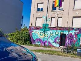 polizei löscht brand: mutmaßliche rechtsextreme greifen cottbuser wohnprojekt an