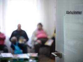 Warnung vor überlasteten Praxen: Hausärzte nennen Krankschreibungspläne absolut katastrophal