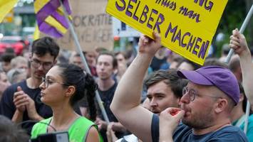 Enteignungs-Initiative protestiert in Berlin gegen geplantes Verbot