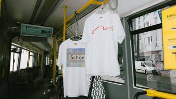 Motiv lädt zum Flirten ein: BVG und Uniqlo bringen Mode-Kollektion auf den Markt
