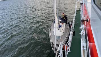 Notfall auf der Ostsee: Zwei Segler nach Wassereinbruch vor Hiddensee gerettet