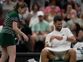 Novak Djokovic in Wimbledon: Der Alterspräsident hat Zeit zu scherzen