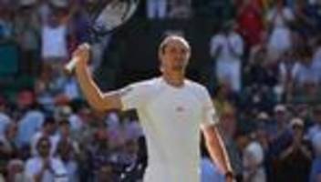 Alexander Zverev: Zverev sieht nach Einzug in dritte Runde Chance auf Wimbledon-Erfolg