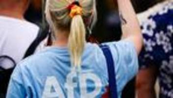 afd-parteitag in erfurt: aktivisten starten sitzblockaden gegen afd-bundesparteitag in erfurt