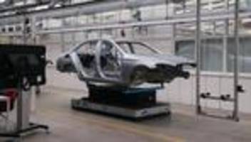 Mercedes-Benz: 33.000 Beschäftigte demonstrieren gegen Sparpläne bei Mercedes-Benz