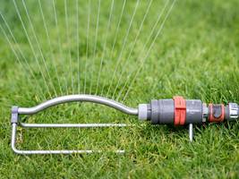 Wasserknappheit: Privatleute sollen Wasser sparen. Und was ist mit Großverbrauchern?