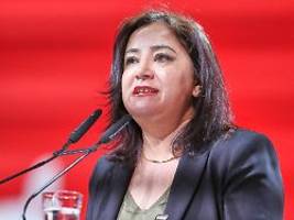 Versuchte Körperverletzung : Linken-Politikerin muss nach Zug-Streit hohe Geldstrafe zahlen