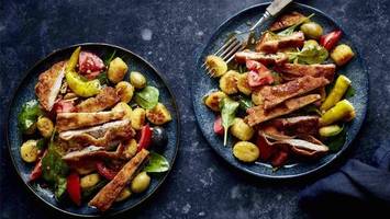Sattmacher-Salat mit gebratenen Gnocchi & Schnitzelstreifen
