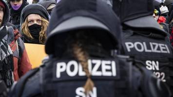 Protest gegen AfD-Bundesparteitag – „Die echten Extremisten sitzen in der Halle“