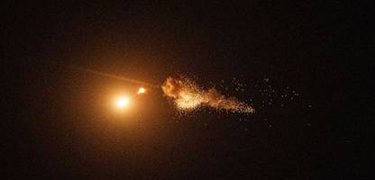 ukraine: vier tote und zehn verletzte nach russischen drohnen- und raketenangriffen