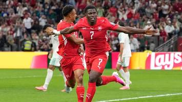 Embolo und Ndoye treffen: Schweiz zieht mühelos ins Achtelfinale ein