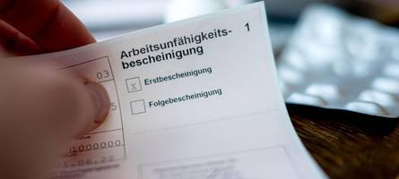 Krankmeldung ab Tag eins: „Misstrauen gegenüber Beschäftigten wird in Gesetz gegossen“