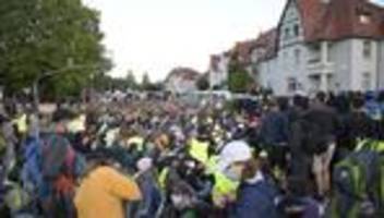 AfD-Parteitag: Demonstrierende besetzen zentralen Platz in Erfurt
