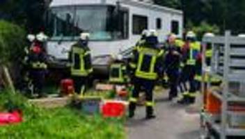Feuerwehr-Einsatz: 59-Jähriger wird unter seinem Wohnmobil eingeklemmt