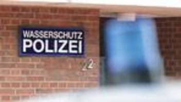 große suchaktion: einsatzkräfte suchen vermissten in dortmund-ems-kanal