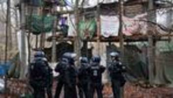 Protest: Minister kritisiert stinkende Attacke im Langener Stadtwald
