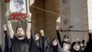 Trauerfeier im Iran: Ein Toter soll Stärke zeigen