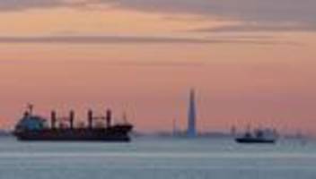 ukraine-russland-krieg: ukraine attackiert russische Ölanlagen bei st. petersburg